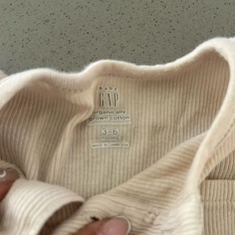 Baby Gap cream color ribbed short sleeve romper size 3-6 months